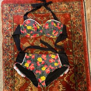 Hot Topic Bikini - NEVER WORN - size M